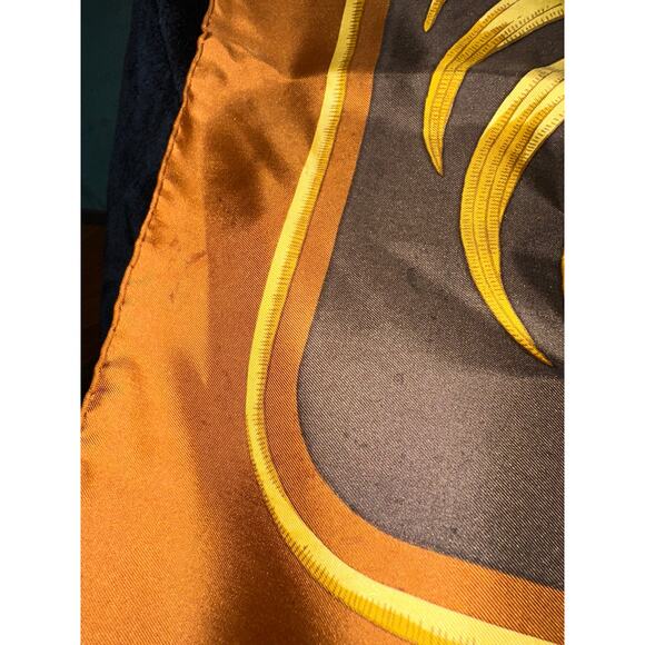 VINTAGE HERMES TIGRE ROYAL SILK SCARF 90cm CARRE COLLECTIBLE SEVENTIES W/ BOX - Picture 6 of 7